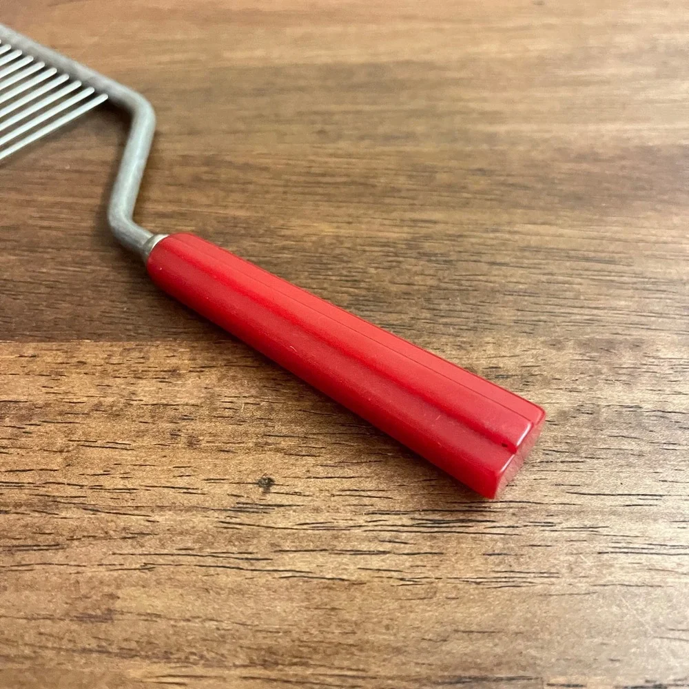 Vintage Cherry Red‎ Bakelite Angel Food Cake Comb Breaker Kitchen Utensil 1950s